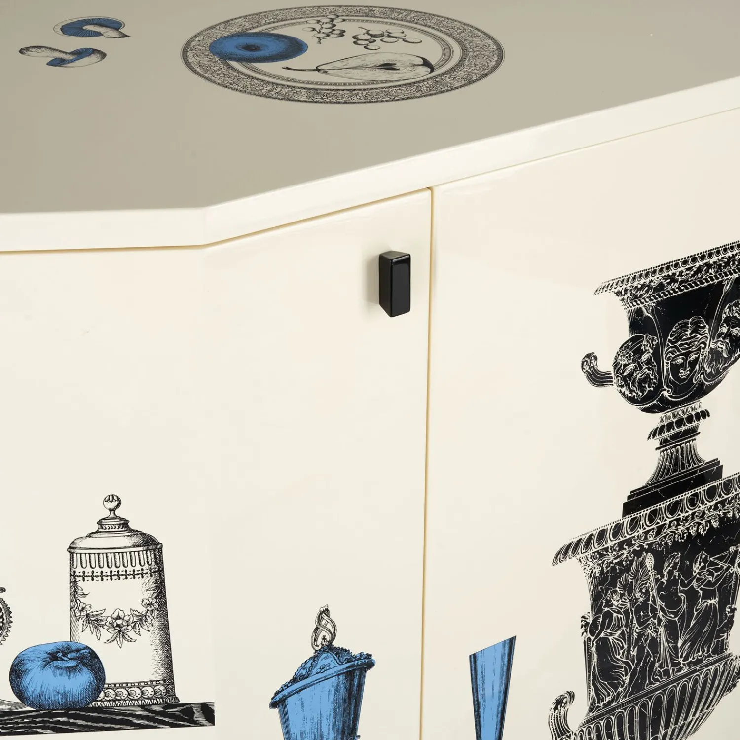 Curved Cabinets<Fornasetti Polyhedric Buffet Vasi Multicolour